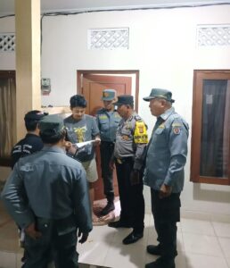 Bhabinkamtibmas Kel. Kesiman Dampingi Penertiban Pendataan Duktang Non-Permanen: 38 Warga Terdata