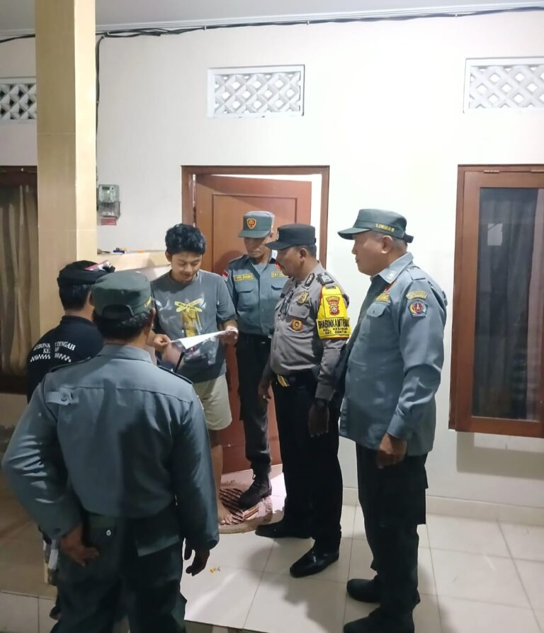 Bhabinkamtibmas Kel. Kesiman Dampingi Penertiban Pendataan Duktang Non-Permanen: 38 Warga Terdata