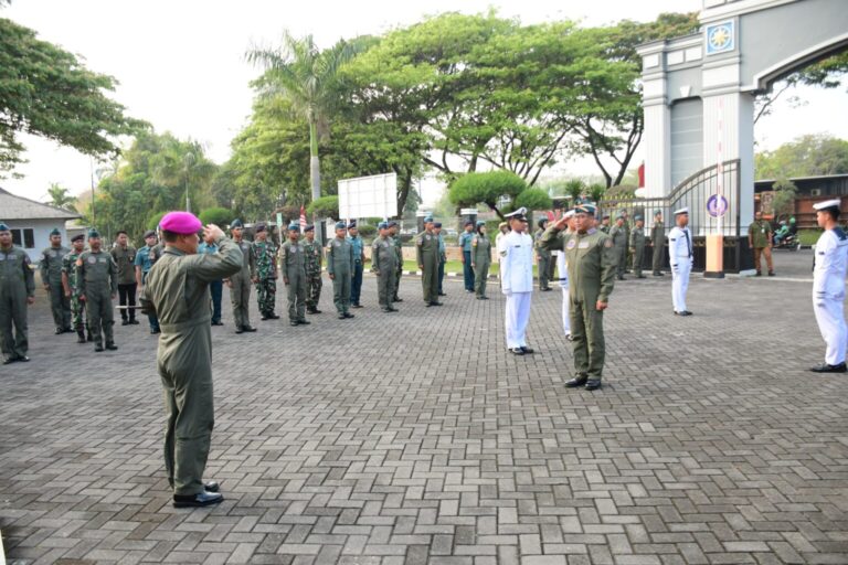 Tradisi Peluit bagi Pati TNl AL, Sambut Kedatangan Wadan Puspenerbal Pasca Kenaikan Pangkat