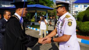 Universitas Hang Tuah Gelar Wisuda 2025, Kasal Apresiasi Keunggulan Kampus Laut Biru