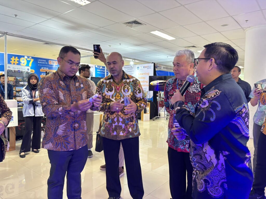 UHT Siap Hilirisasi Inovasi Smart Lifebuoy dan Tectra Gel, Rektor Paparkan Komitmen Kolaborasi Strategis di Unesa Surabaya