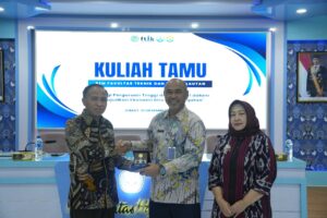 Perkuat Kolaborasi Maritim, BEM FTIK UHT Gelar Seminar Ekonomi Biru Berkelanjutan